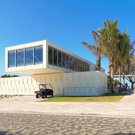 Siesta Key Village-Suite #2: A Block To The Beach!